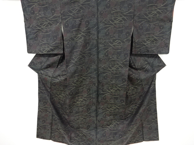 菊模様織り出し本場泥大島紬着物